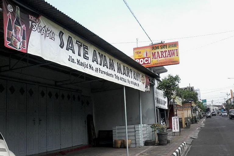 Warung Nyonyahe: Rasa Autentik yang Menghantarkan Kenangan
